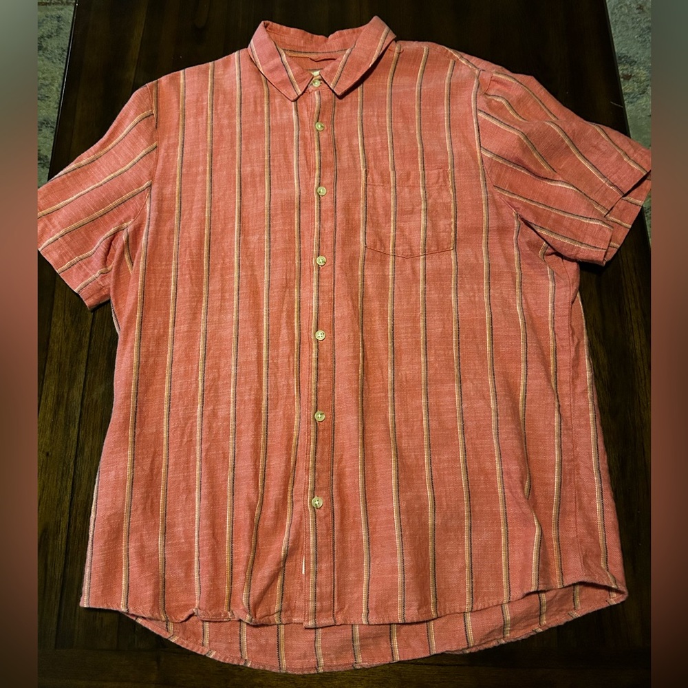 Marine layer buttoned down short sleeve shirt.